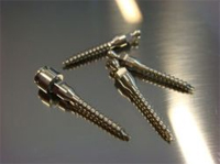 Micro placas e parafusos de titânio