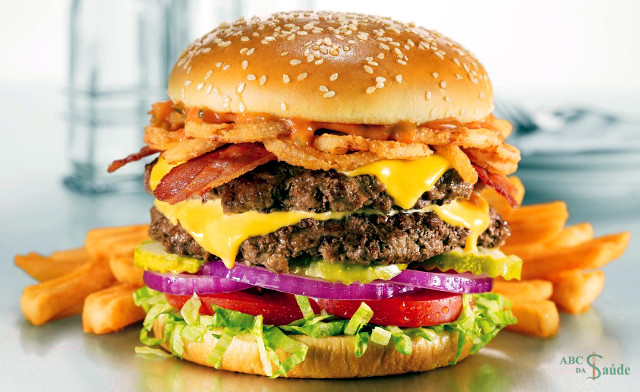 Alimentos tipo fast-food continuam sendo um problema importante de saúde | ABC da Saúde